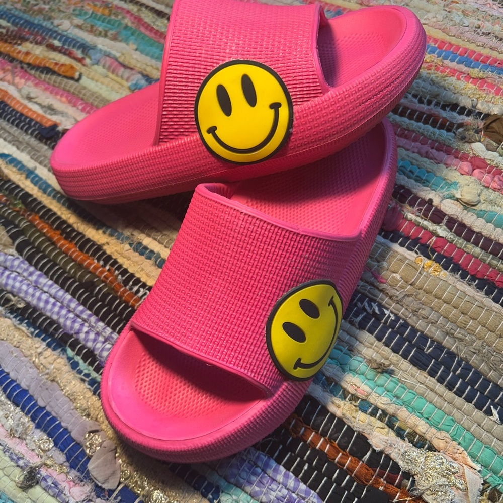 One of a Kind 🩷Pink Slides with Smiley Face 😊